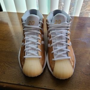 Adidas Pro Model 2G - Gold Medal Tokyo 2020